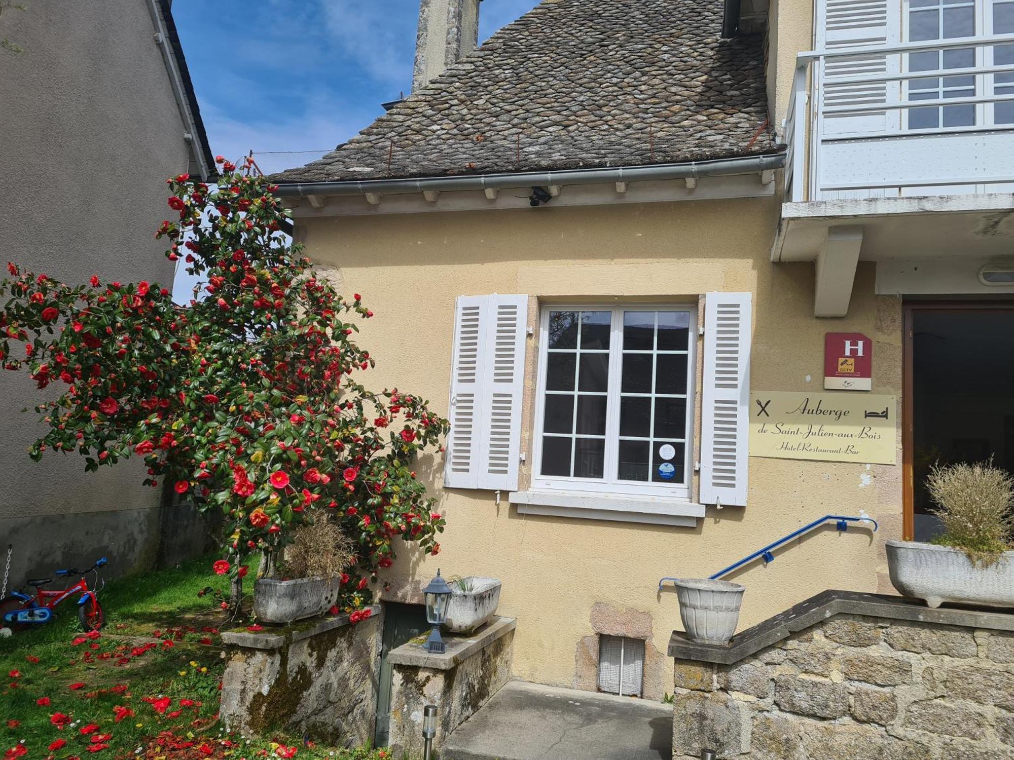 Hotel Saint Julien Aux Bois Екстер'єр фото